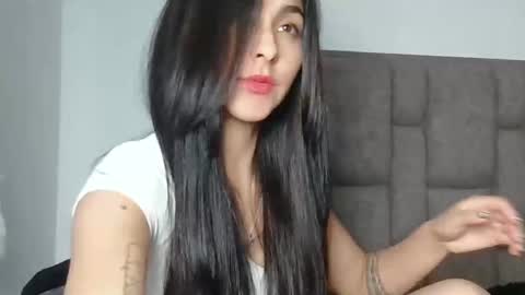 Snapshot of alicee_roos chatting on January 5, 2025, 10:40 pm Alice online show from January 5, 2025, 10:40 pm