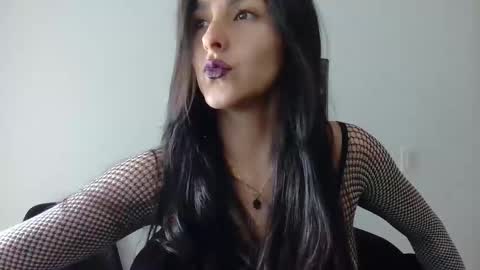 Snapshot of alicee_roos chatting on February 17, 2025, 8:04 pm Alice online show from February 17, 2025, 8:04 pm