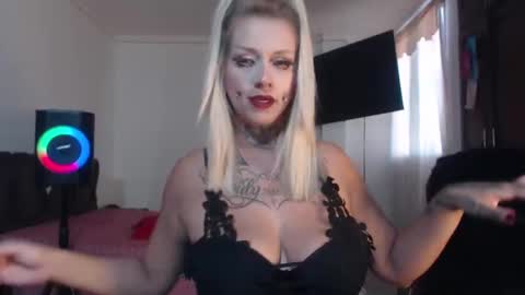 Snapshot of aliceesmiths chatting on November 19, 2025, 12:27 pm aliceesmiths online show from November 19, 2025, 12:27 pm