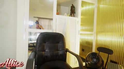 Snapshot of aliceglamour chatting on February 4, 2026, 7:09 pm Allice online show from February 4, 2026, 7:09 pm