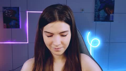 Snapshot of aliceinredsquare_ chatting on September 24, 2025, 5:11 am Alice online show from September 24, 2025, 5:11 am