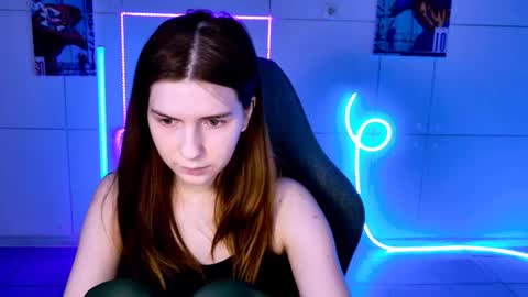 Snapshot of aliceinredsquare_ chatting on October 3, 2025, 5:15 am Alice online show from October 3, 2025, 5:15 am