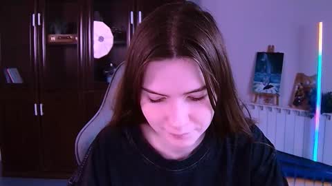 Snapshot of aliceinredsquare_ chatting on November 7, 2025, 5:18 am Alice online show from November 7, 2025, 5:18 am