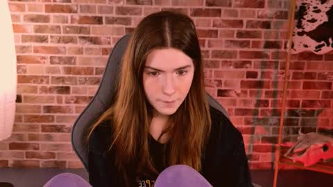 Snapshot of aliceinredsquare_ chatting on November 9, 2025, 5:17 am Alice online show from November 9, 2025, 5:17 am