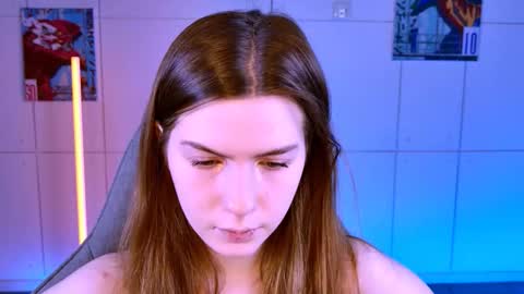 Snapshot of aliceinredsquare_ chatting on December 3, 2025, 5:15 am Alice online show from December 3, 2025, 5:15 am