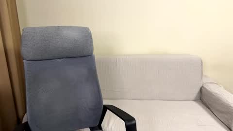 alicekollt online show from April 7, 2026, 9:04 pm