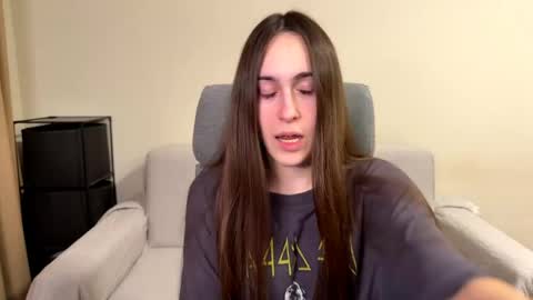 alicekollt online show from April 8, 2026, 8:20 pm