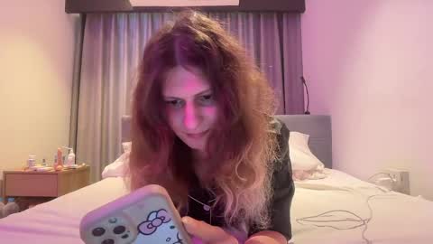 Snapshot of alicepinkhead chatting on May 4, 2026, 8:43 am AlicePinkhead online show from May 4, 2026, 8:43 am