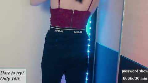 aliceriddle1 online show from April 16, 2026, 9:39 pm