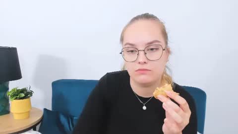 alicesensitive online show from October 6, 2025, 10:02 am