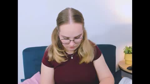 alicesensitive online show from December 19, 2025, 1:07 pm