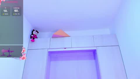 A L I C E  T H U N D E R online show from December 19, 2024, 7:18 am