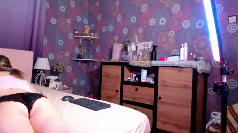 Snapshot of alicewetsquirt chatting on April 19, 2026, 6:10 pm alicewetsquirt online show from April 19, 2026, 6:10 pm