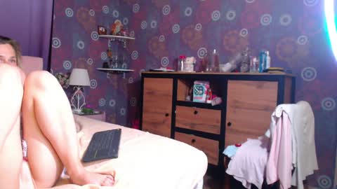 Snapshot of alicewetsquirt chatting on May 8, 2026, 10:04 pm alicewetsquirt online show from May 8, 2026, 10:04 pm