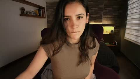 Snapshot of alicewillow chatting on June 1, 2026, 10:22 pm Alice online show from June 1, 2026, 10:22 pm