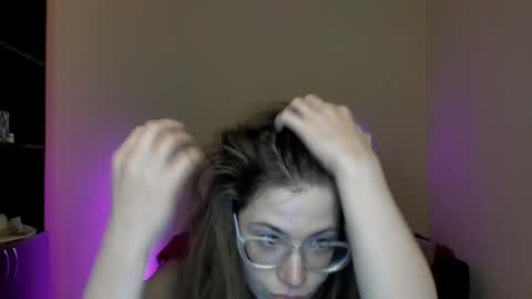 Alicia online show from March 11, 2025, 3:34 pm