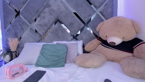 Snapshot of alicia_jerez1 chatting on January 17, 2025, 1:35 pm Alice online show from January 17, 2025, 1:35 pm