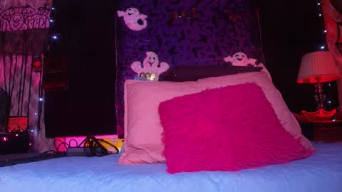 Alicia Kyse  online show from October 16, 2025, 3:18 am