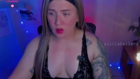 Jennyfer online show from July 1, 2026, 8:41 pm
