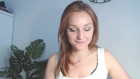 Snapshot of alicialux chatting on March 18, 2026, 6:49 am Alicia online show from March 18, 2026, 6:49 am