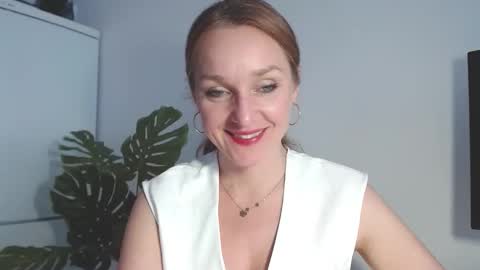 Snapshot of alicialux chatting on March 23, 2026, 2:10 pm Alicia online show from March 23, 2026, 2:10 pm