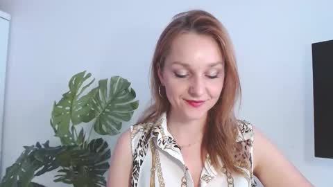 Snapshot of alicialux chatting on April 1, 2026, 6:47 am Alicia online show from April 1, 2026, 6:47 am