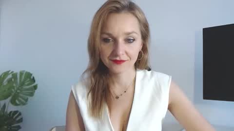 Snapshot of alicialux chatting on April 2, 2026, 6:44 am Alicia online show from April 2, 2026, 6:44 am
