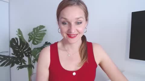 Snapshot of alicialux chatting on April 7, 2026, 2:06 pm Alicia online show from April 7, 2026, 2:06 pm