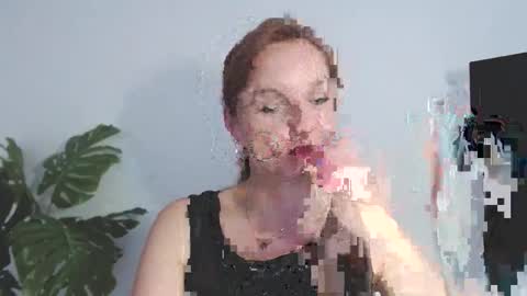 Snapshot of alicialux chatting on April 8, 2026, 1:11 pm Alicia online show from April 8, 2026, 1:11 pm