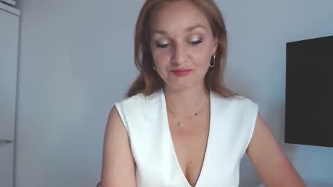 Snapshot of alicialux chatting on May 29, 2026, 6:11 am Alicia online show from May 29, 2026, 6:11 am