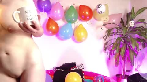 Snapshot of aliciawithe chatting on October 18, 2025, 12:17 pm Alicia online show from October 18, 2025, 12:17 pm