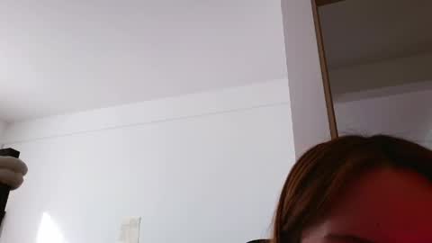 aliciia_23 online show from April 12, 2026, 9:31 pm