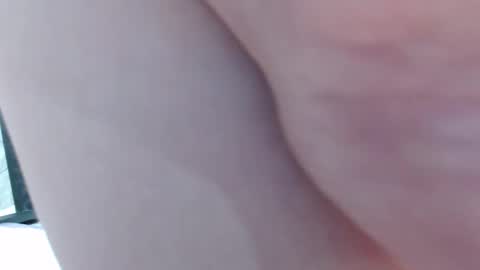 alidaalida2 online show from October 26, 2025, 10:43 am