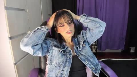 Aiko  Independent Model  online show from February 19, 2025, 12:57 am