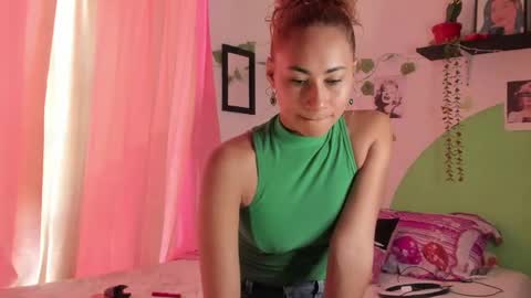 Snapshot of alikaa_nia chatting on December 20, 2024, 9:06 pm online show from December 20, 2024, 9:06 pm