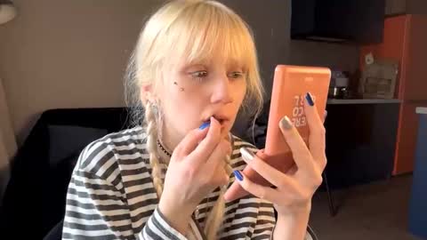 Snapshot of alikubeika chatting on March 27, 2026, 12:27 pm Milana online show from March 27, 2026, 12:27 pm