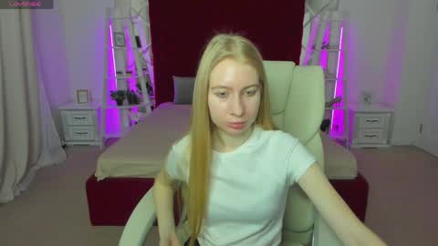 Snapshot of alina__blonde chatting on April 26, 2026, 5:38 am Alina online show from April 26, 2026, 5:38 am