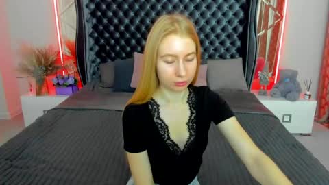 Snapshot of alina__blonde chatting on May 7, 2026, 5:46 am Alina online show from May 7, 2026, 5:46 am