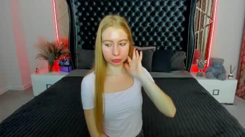 Snapshot of alina__blonde chatting on May 16, 2026, 6:10 am Alina online show from May 16, 2026, 6:10 am