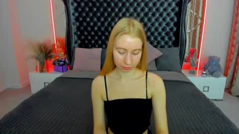 Snapshot of alina__blonde chatting on June 13, 2026, 6:11 am Alina online show from June 13, 2026, 6:11 am