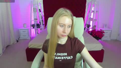 Snapshot of alina__blonde chatting on June 28, 2026, 5:35 am Alina online show from June 28, 2026, 5:35 am