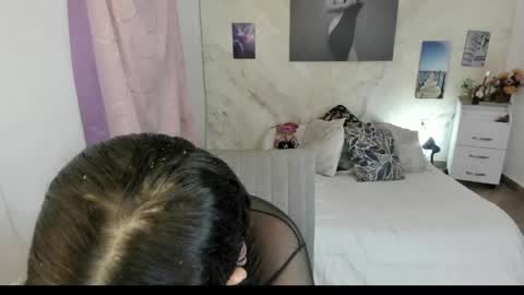 alinabozz1 online show from April 16, 2026, 3:29 am