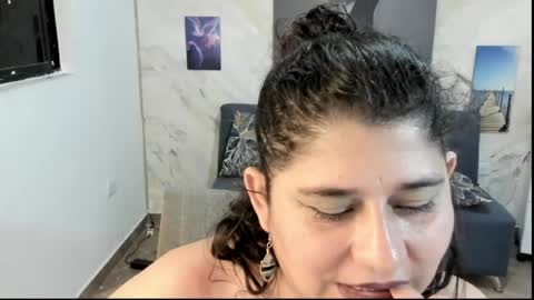 Snapshot of alinabozz1 chatting on June 11, 2026, 5:05 am alinabozz1 online show from June 11, 2026, 5:05 am