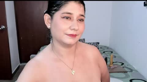 Snapshot of alinabozz1 chatting on July 10, 2026, 4:17 am alinabozz1 online show from July 10, 2026, 4:17 am