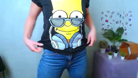 Snapshot of alinafrey_ chatting on December 3, 2025, 6:32 am Alina online show from December 3, 2025, 6:32 am