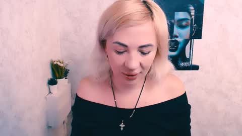 Snapshot of alinafrey_ chatting on December 4, 2025, 7:17 am Alina online show from December 4, 2025, 7:17 am