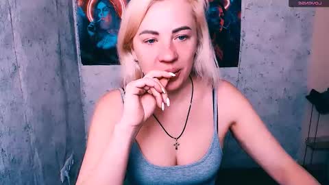 Snapshot of alinafrey_ chatting on January 14, 2026, 5:35 am Alina online show from January 14, 2026, 5:35 am