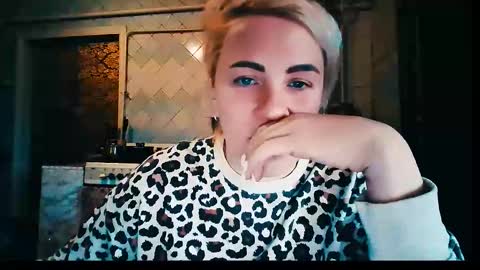 Snapshot of alinafrey_ chatting on January 18, 2026, 10:19 am Alina online show from January 18, 2026, 10:19 am