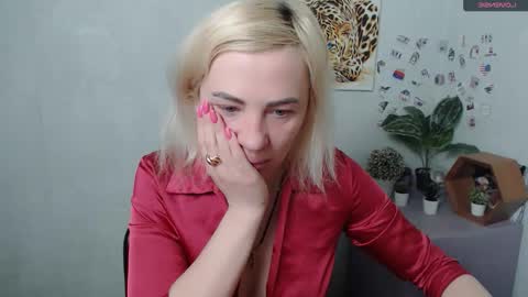 Snapshot of alinafrey_ chatting on February 6, 2026, 5:45 am Alina online show from February 6, 2026, 5:45 am