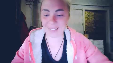 Snapshot of alinafrey_ chatting on May 9, 2026, 5:45 am Alina online show from May 9, 2026, 5:45 am